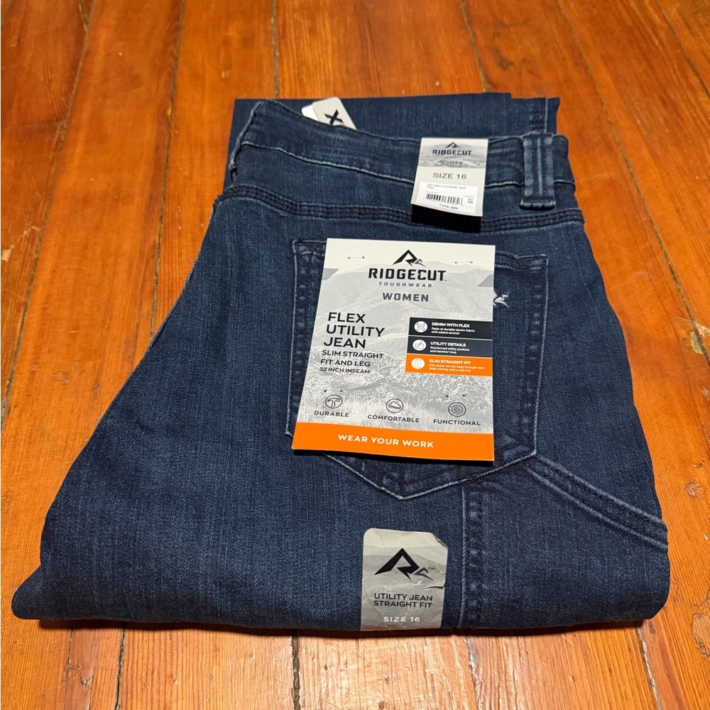 Ridgecut Women’s Flex Utility Straight-Leg Jeans
